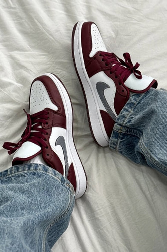 کتونی مردانه و زنانه ست برند نایکی مدل جردن وان لو سفید چری خاکستری مسترکوالیتی ویتنام قشم Nike Jordan 1 low Bordeaux