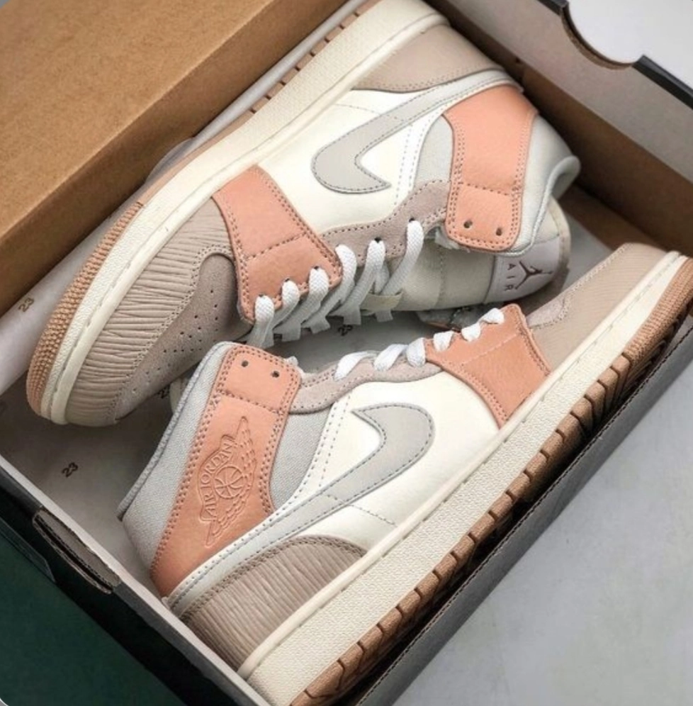 کفش کتونی زنانه نایکی ایر جردن وان ساقدار میلان | Nike air Jordan 1 Milan