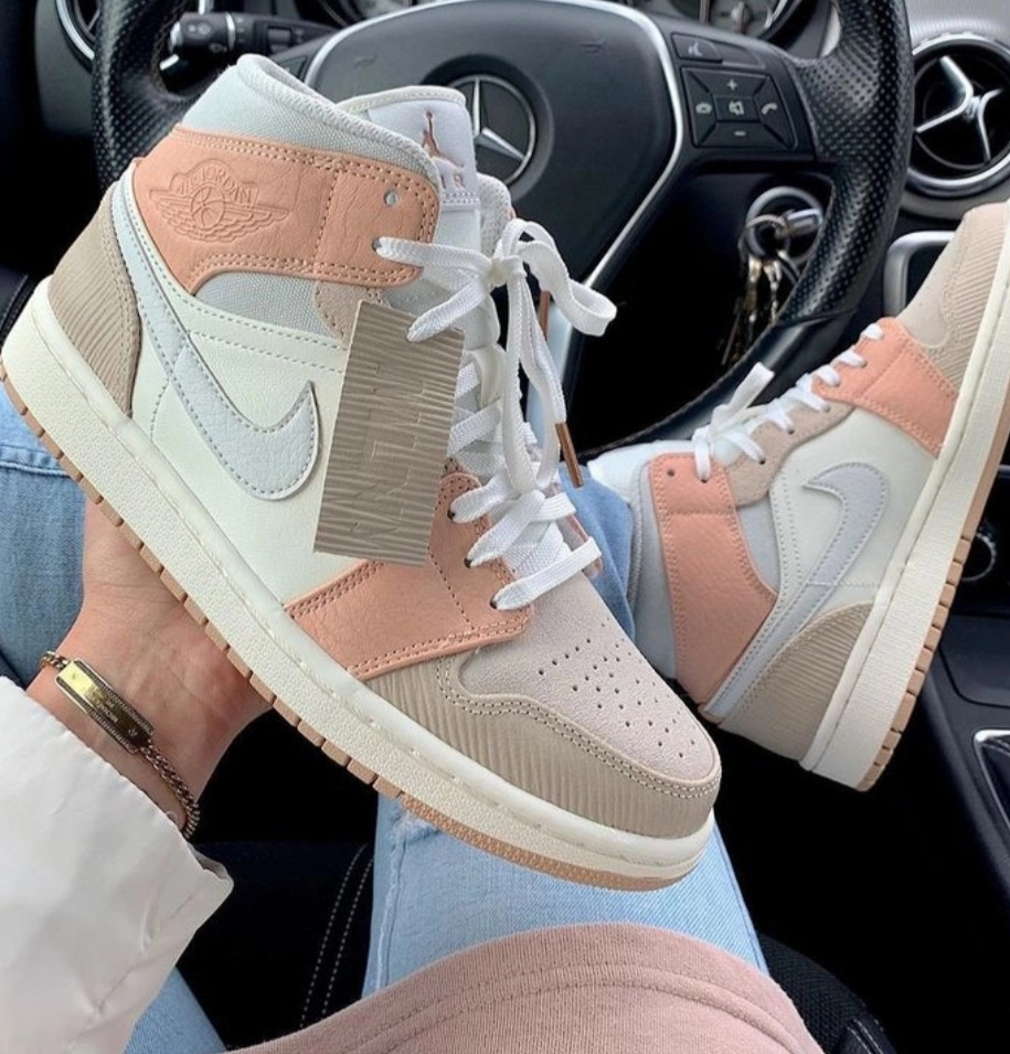 کفش کتونی زنانه نایکی ایر جردن وان ساقدار میلان | Nike air Jordan 1 Milan