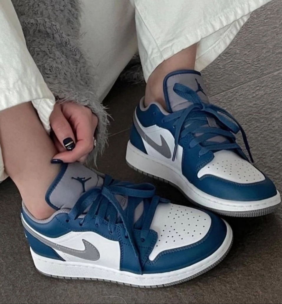 نایکی جردن وان لو آبی خاکستری سیمانی |AIR JORDAN 1 LOW TRUE BLUECEMENT GREYWHITE AIR JORDAN