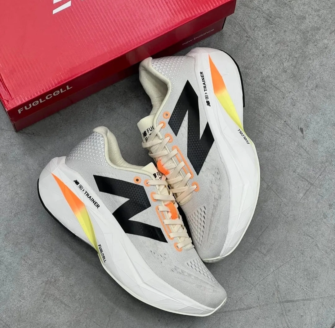 کفش کتونی مردانه و زنانه نیوبالانس ترینر New balance trainer FUGLCGLL رنگ‌کرم نارنجی