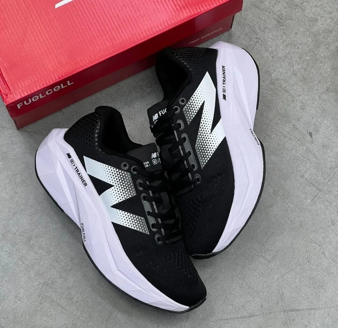 کفش کتونی مردانه و زنانه نیوبالانس ترینر New balance trainer FUGLCGLL رنگ سفید مشکی